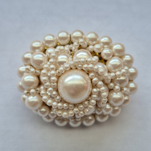 Jewelry - Faux Pearl Cluster Brooch